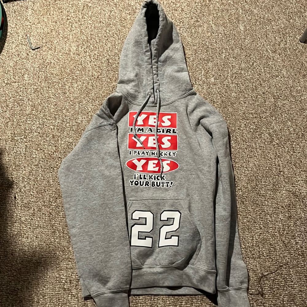 Hockey girls hoodie number 22